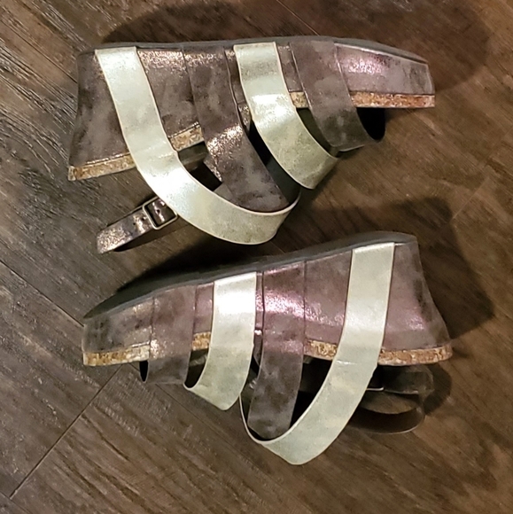 Pierre Dumas Metalic Brown & Pewter Strappy Wedge - Picture 3 of 7